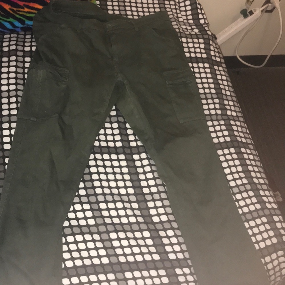 Uníqlo Olive Green Skinny Jeans.